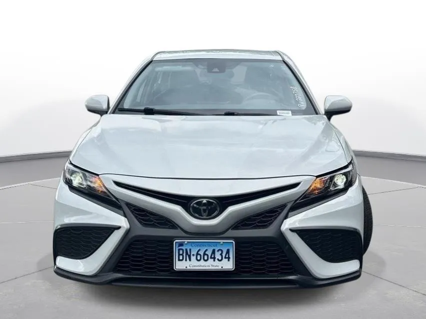 2024 Toyota Camry SE thumbnail 3