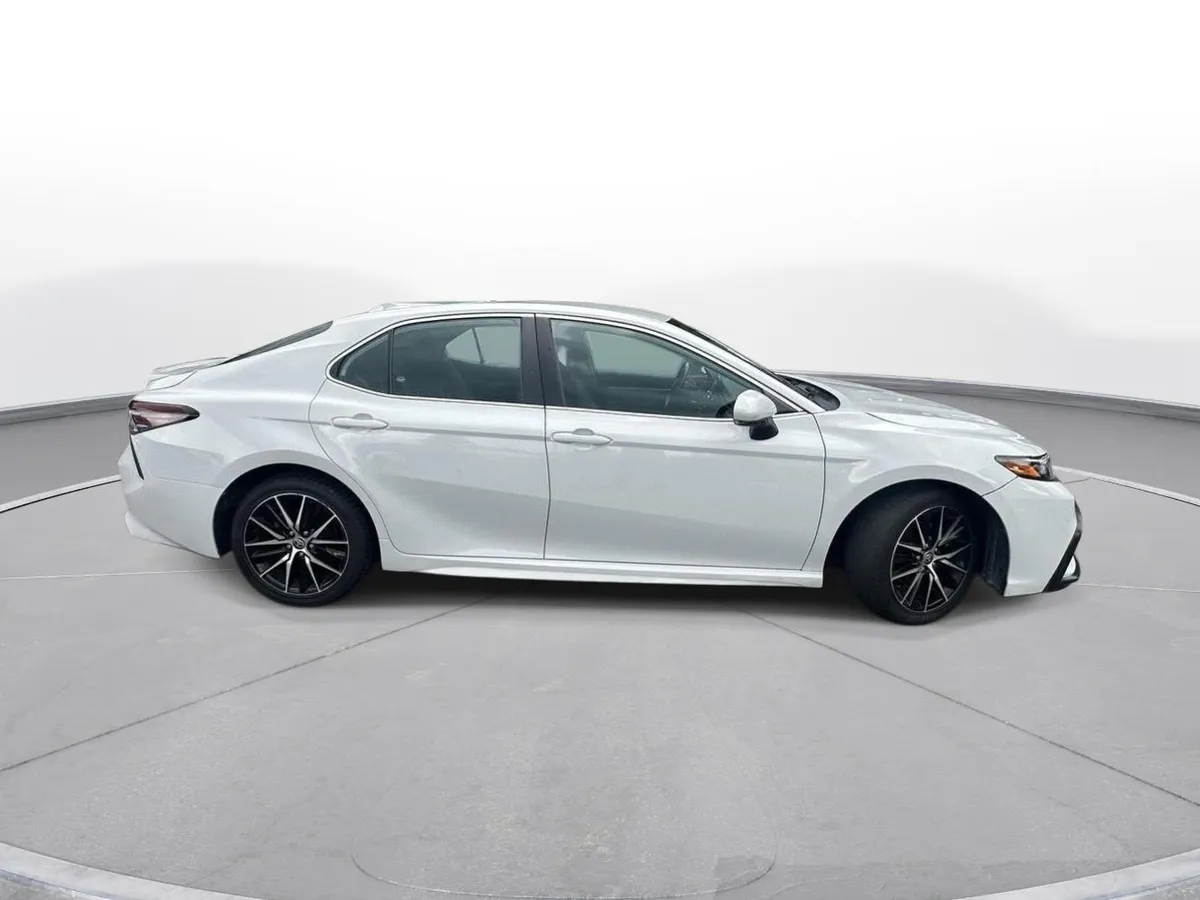 2024 Toyota Camry SE thumbnail 5