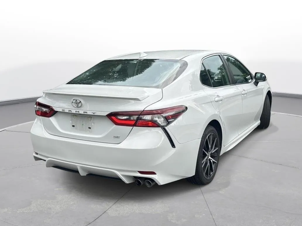 2024 Toyota Camry SE thumbnail 6