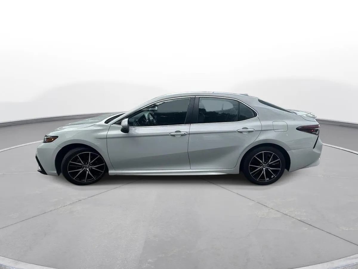 2024 Toyota Camry SE thumbnail 9