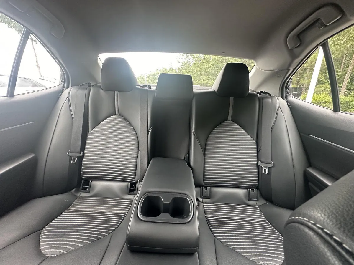 2024 Toyota Camry SE thumbnail 13