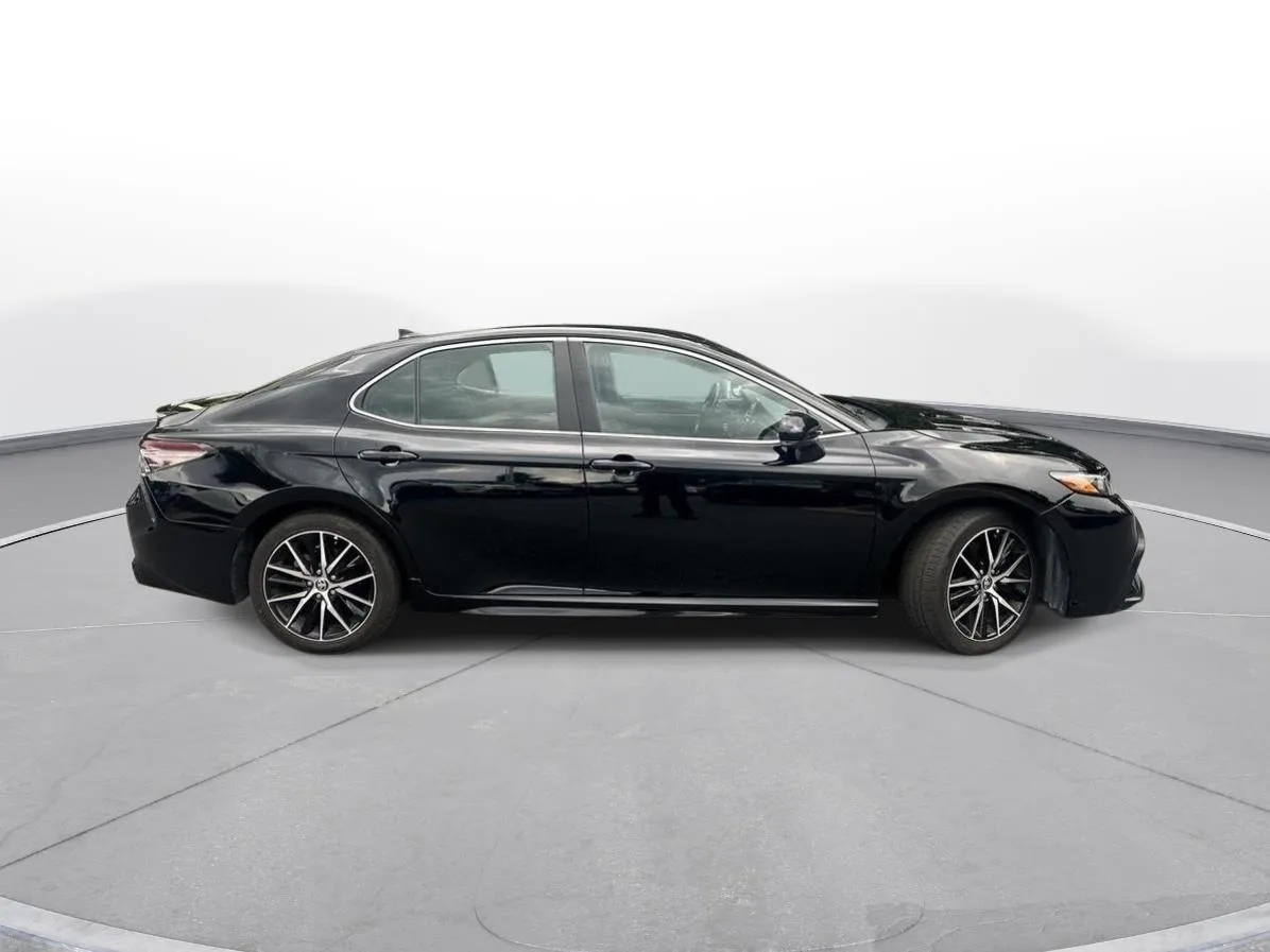 2024 Toyota Camry SE thumbnail 5