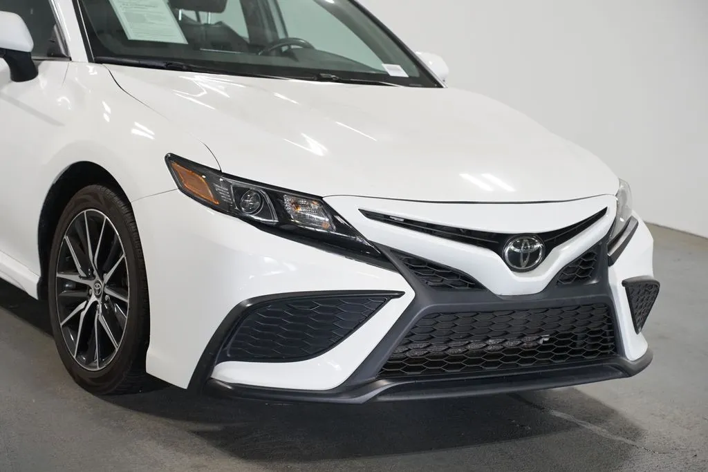 2024 Toyota Camry SE thumbnail 4
