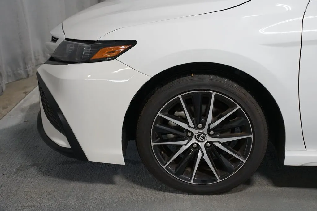 2024 Toyota Camry SE thumbnail 5