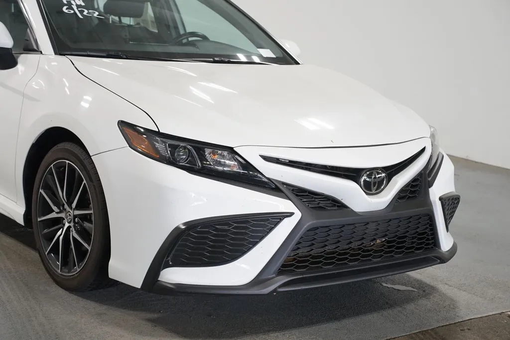 2024 Toyota Camry SE thumbnail 4