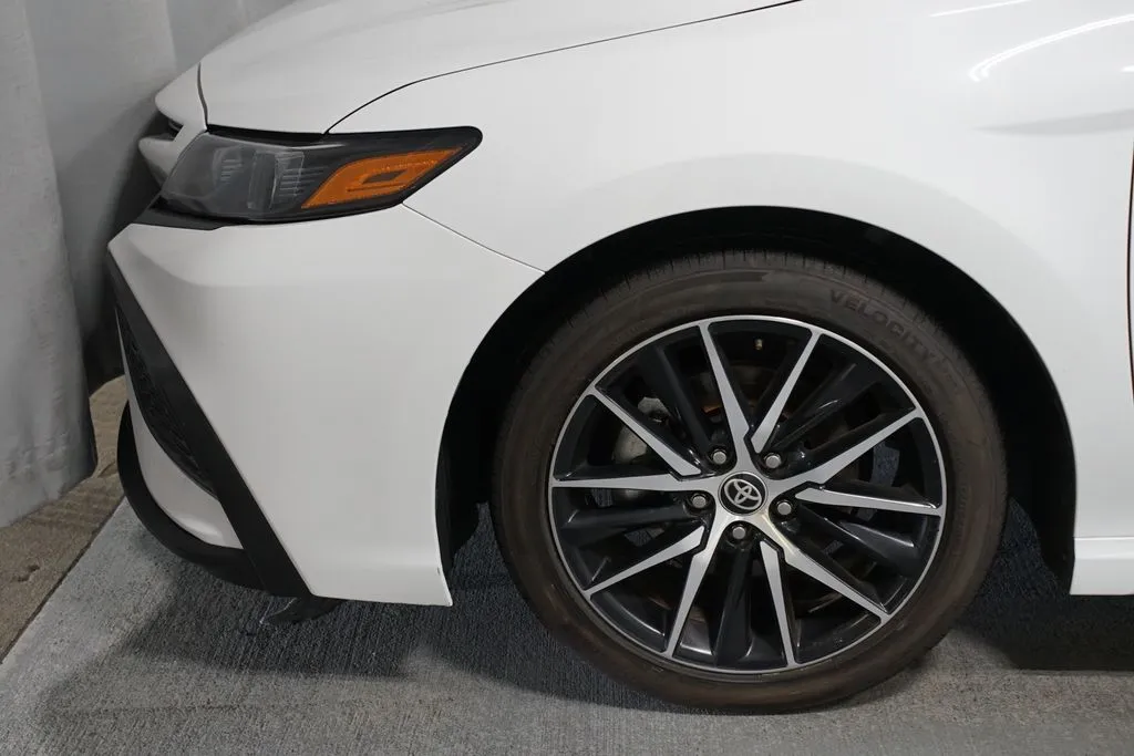 2024 Toyota Camry SE thumbnail 5