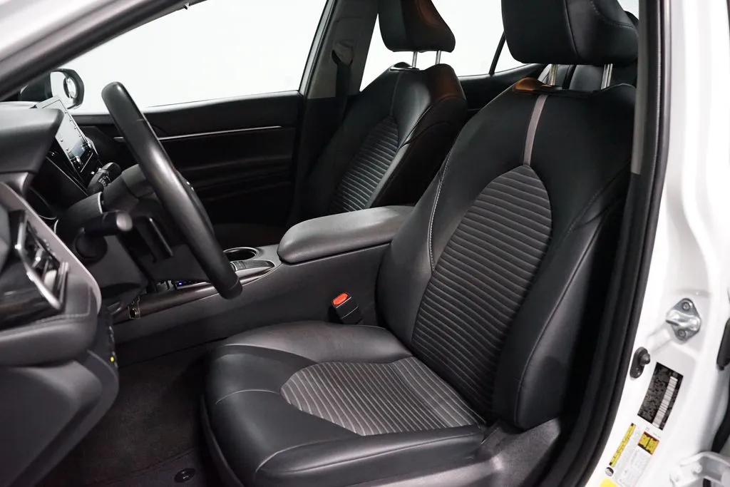 2024 Toyota Camry SE thumbnail 6