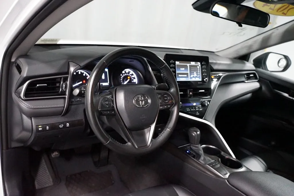 2024 Toyota Camry SE thumbnail 7