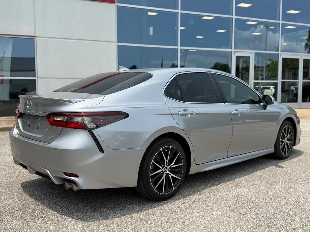 2024 Toyota Camry SE thumbnail 3