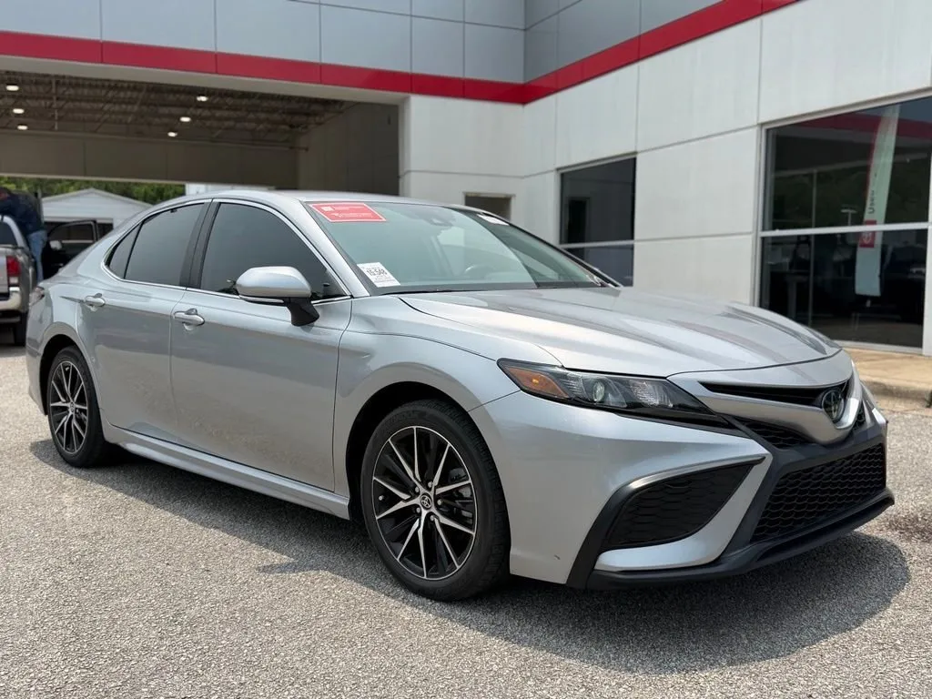 2024 Toyota Camry SE thumbnail 4