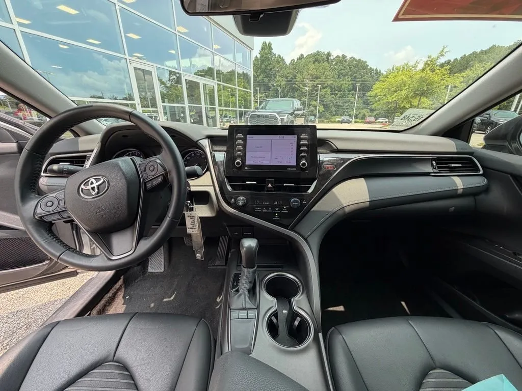 2024 Toyota Camry SE thumbnail 7