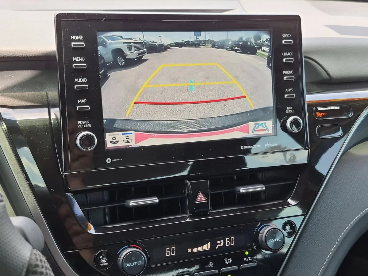 2024 Toyota Camry SE thumbnail 14