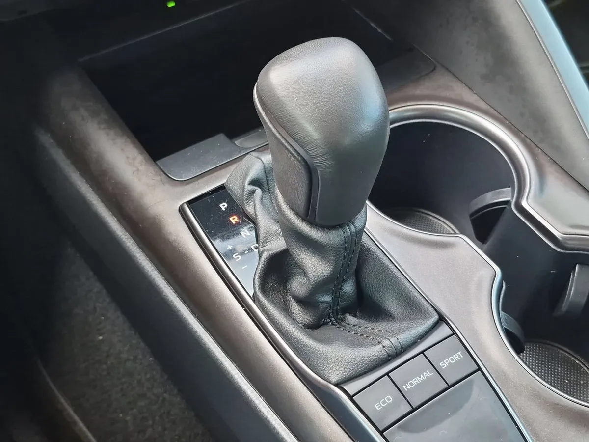 2024 Toyota Camry SE thumbnail 15