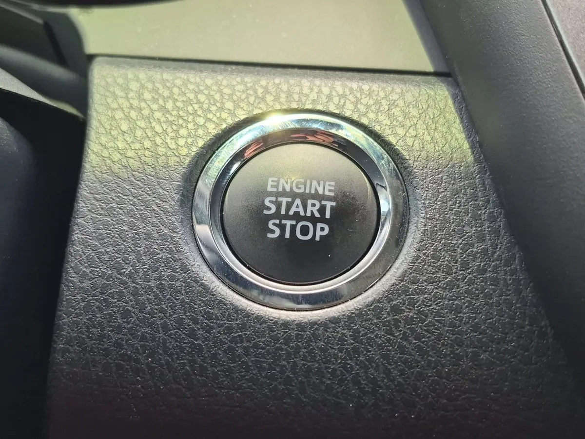 2024 Toyota Camry SE thumbnail 16