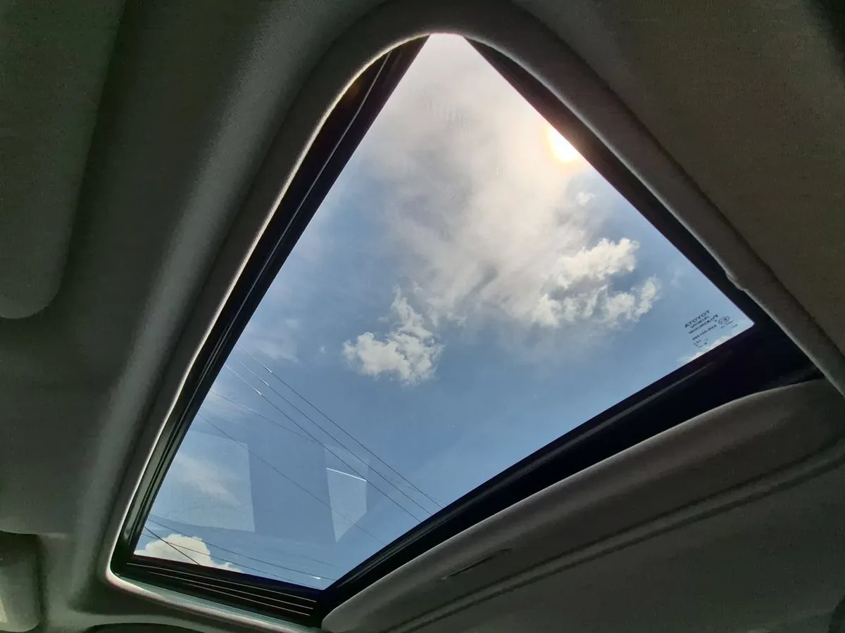 2024 Toyota Camry SE thumbnail 18