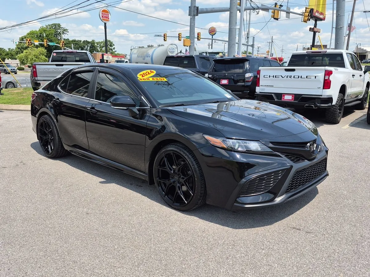 2024 Toyota Camry SE thumbnail 2