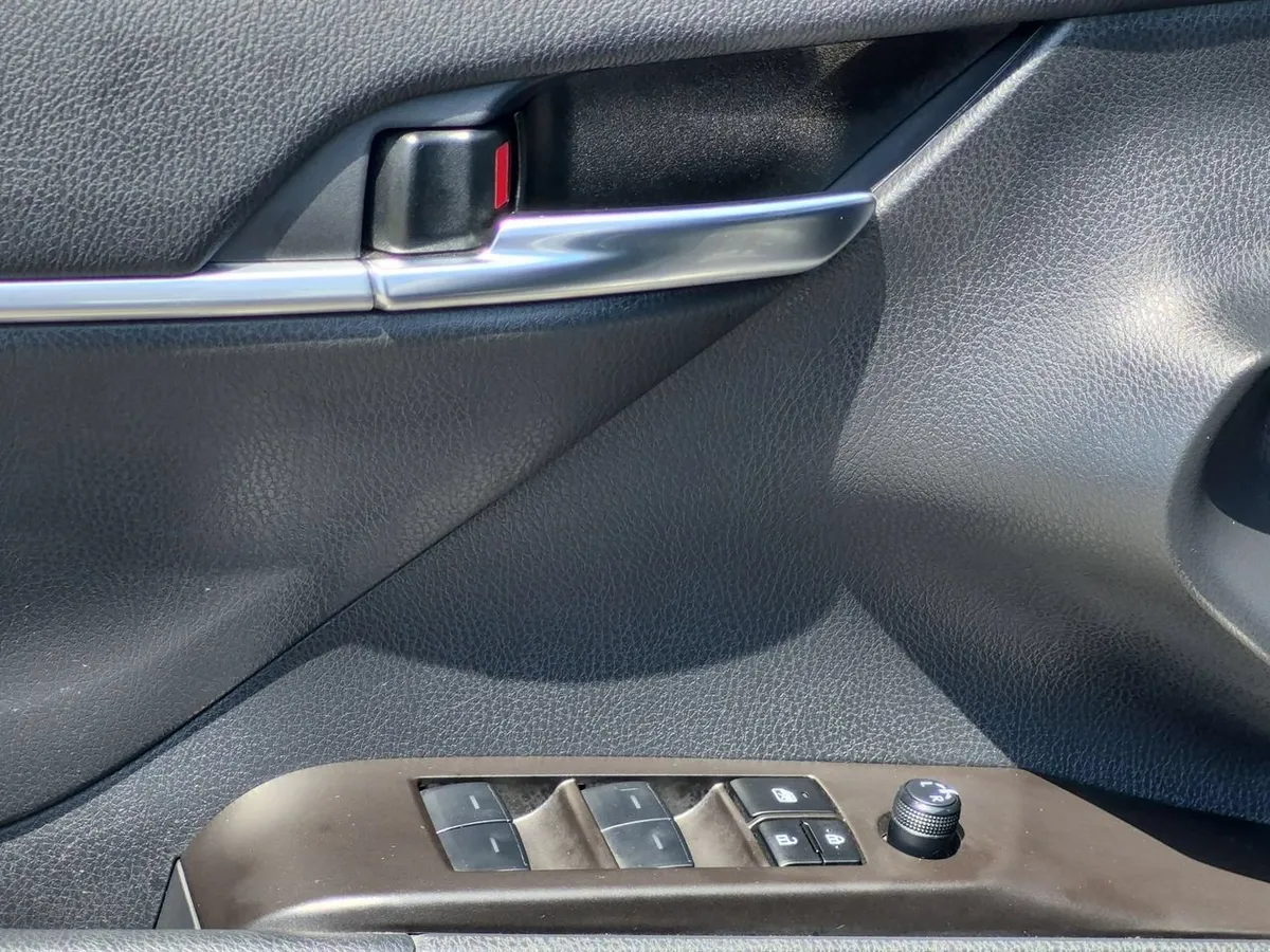 2024 Toyota Camry SE thumbnail 23