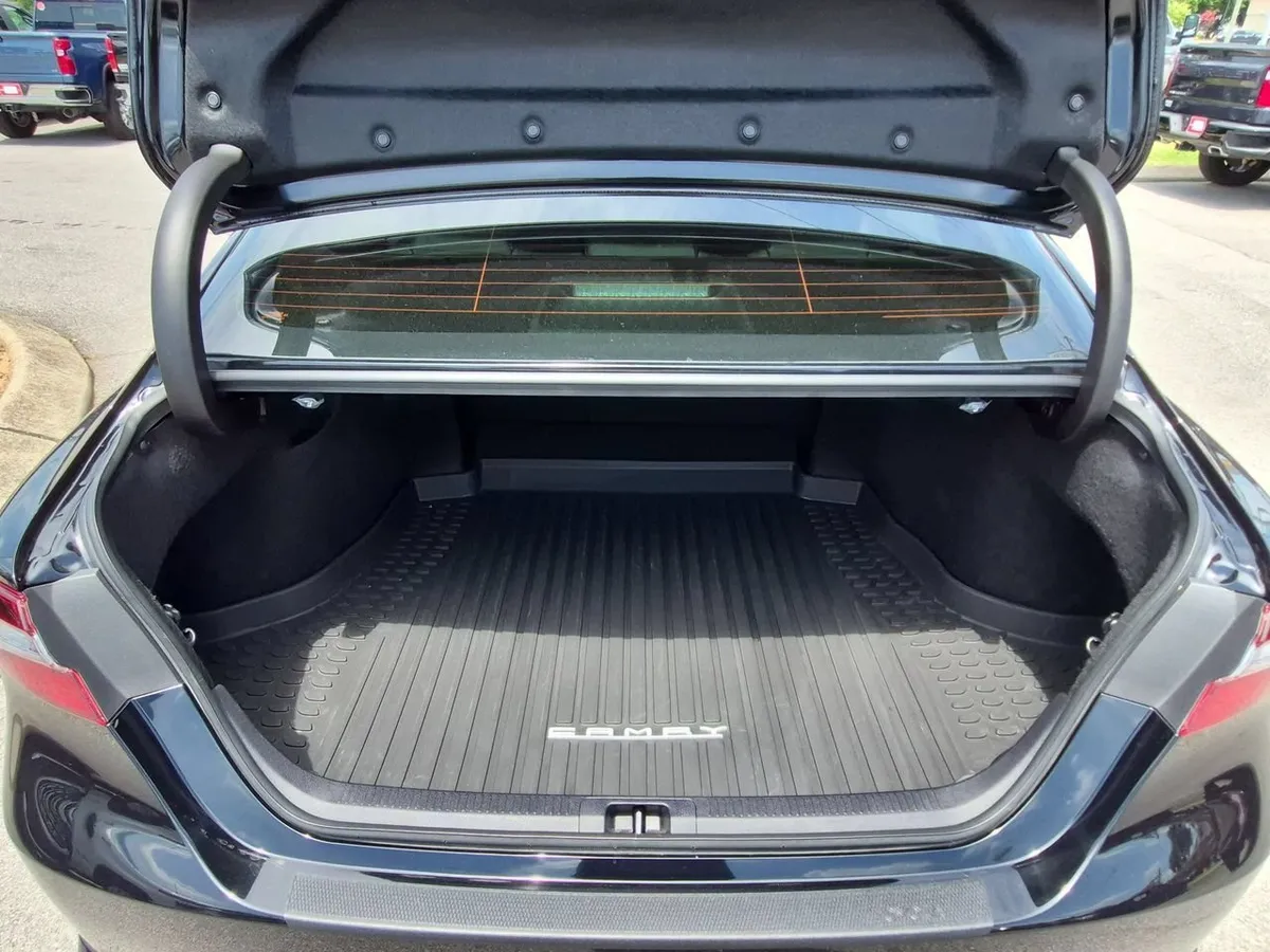 2024 Toyota Camry SE thumbnail 25