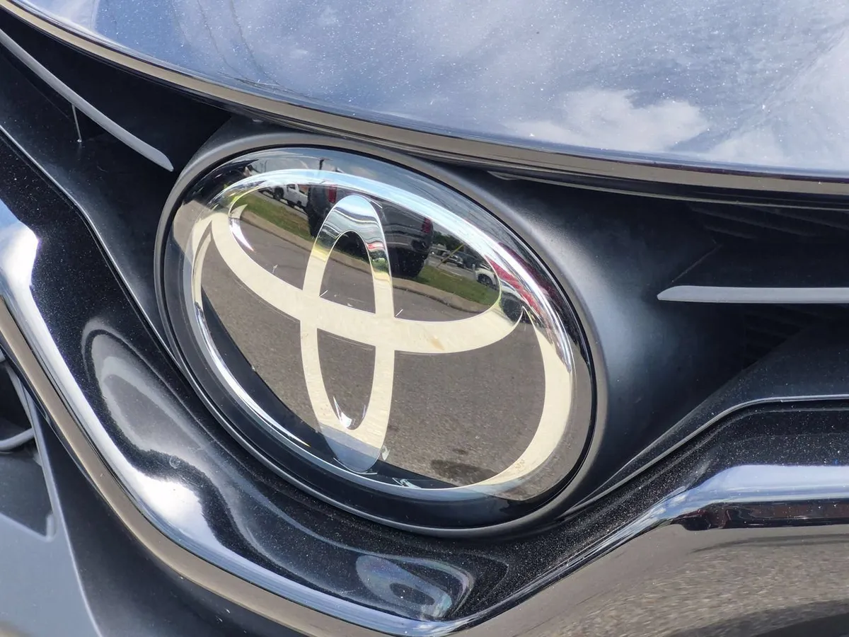 2024 Toyota Camry SE thumbnail 30