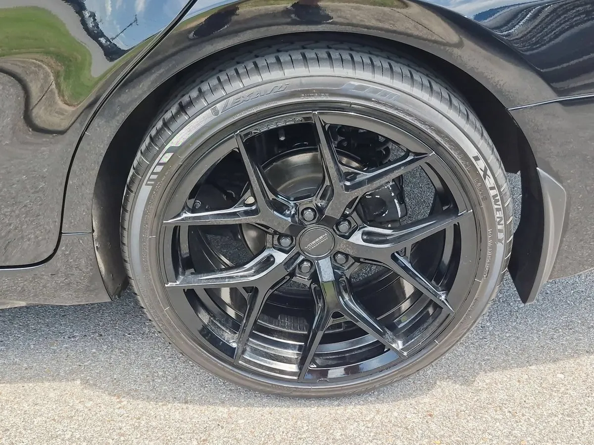 2024 Toyota Camry SE thumbnail 32
