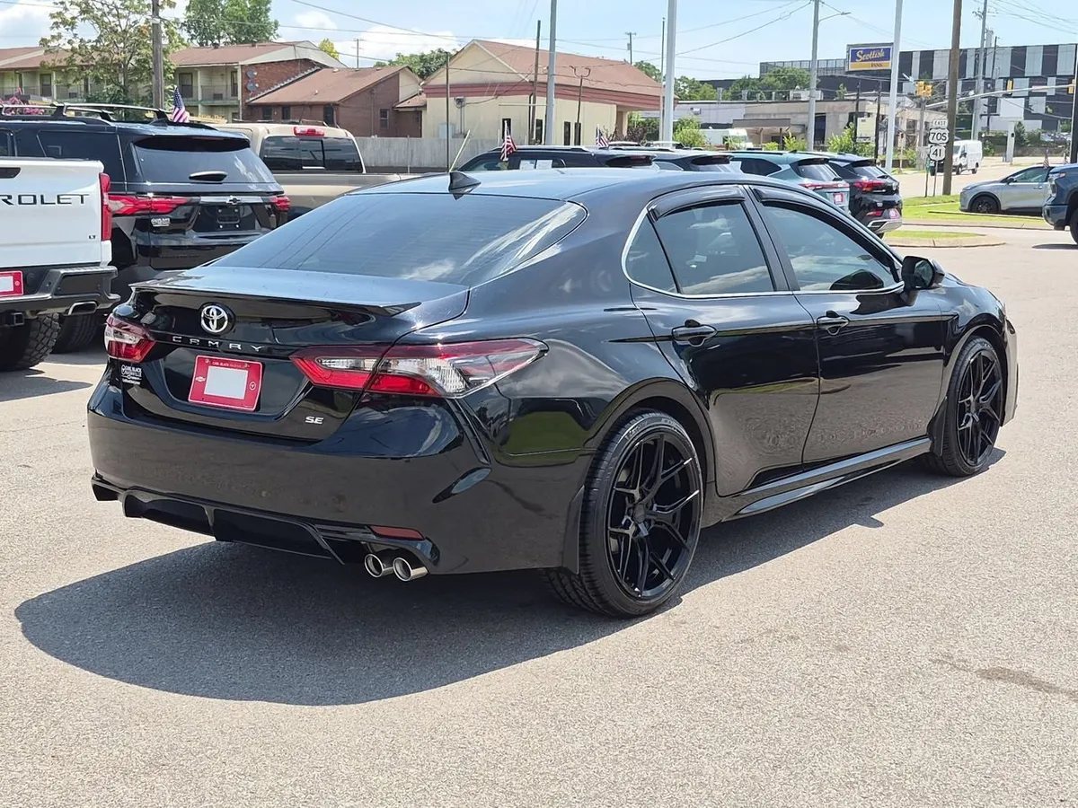 2024 Toyota Camry SE thumbnail 8