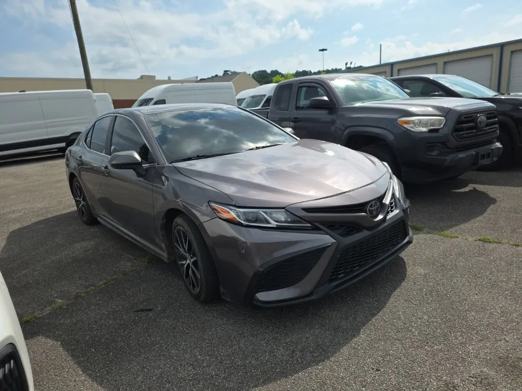2024 Toyota Camry SE thumbnail 3