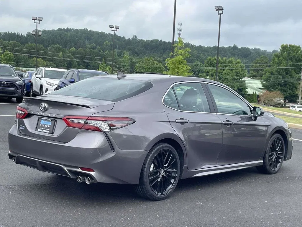 2024 Toyota Camry XSE thumbnail 3