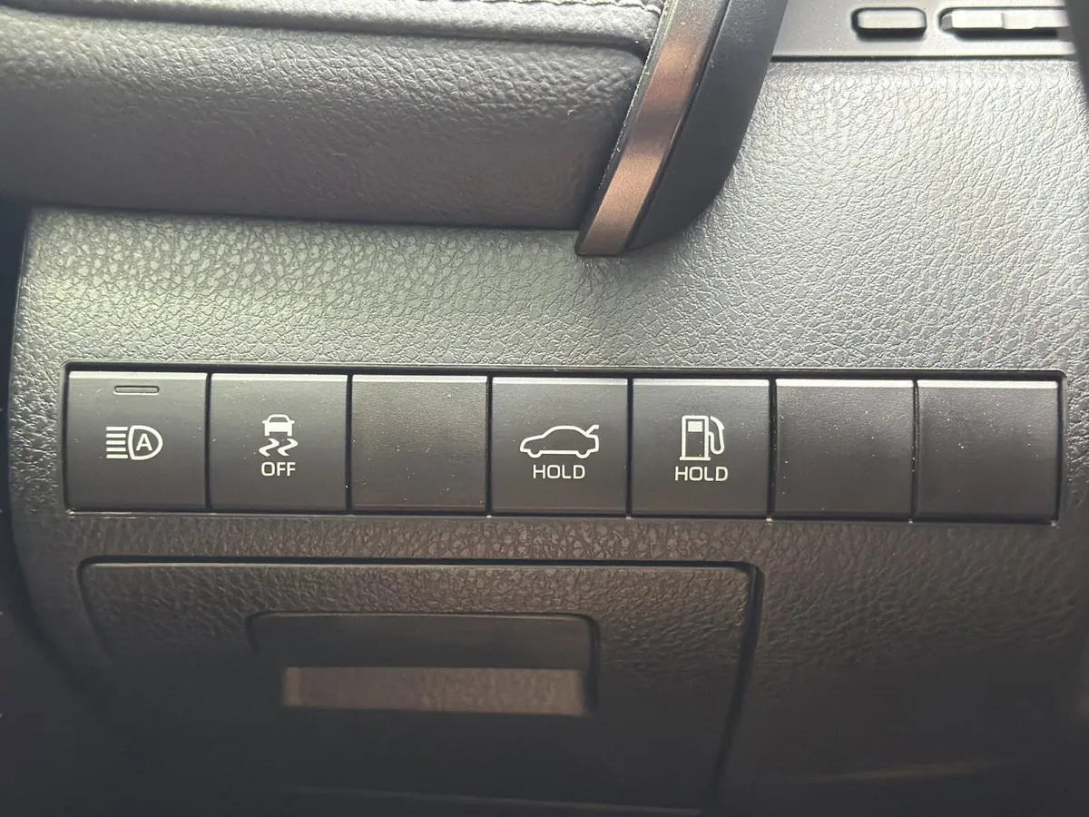 2024 Toyota Camry XSE thumbnail 19