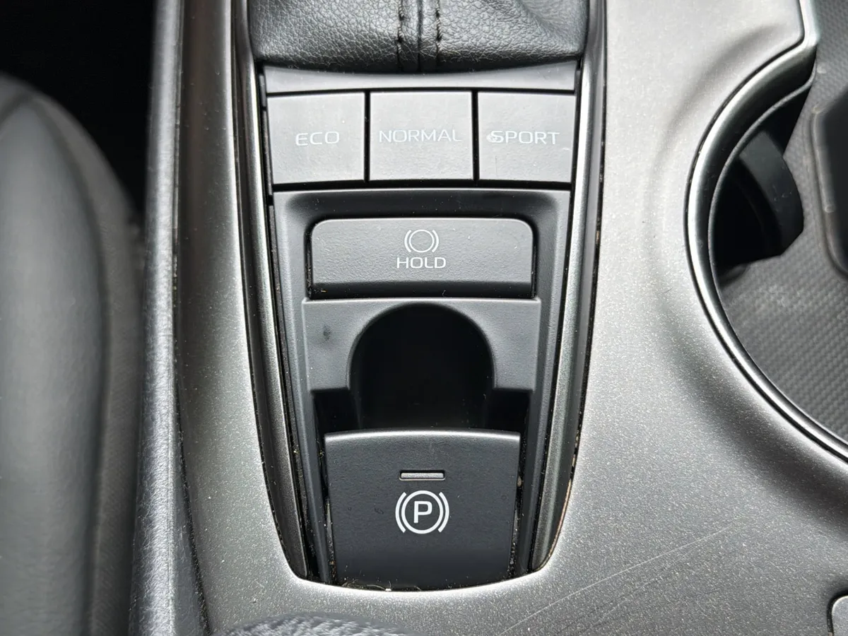 2024 Toyota Camry XSE thumbnail 23