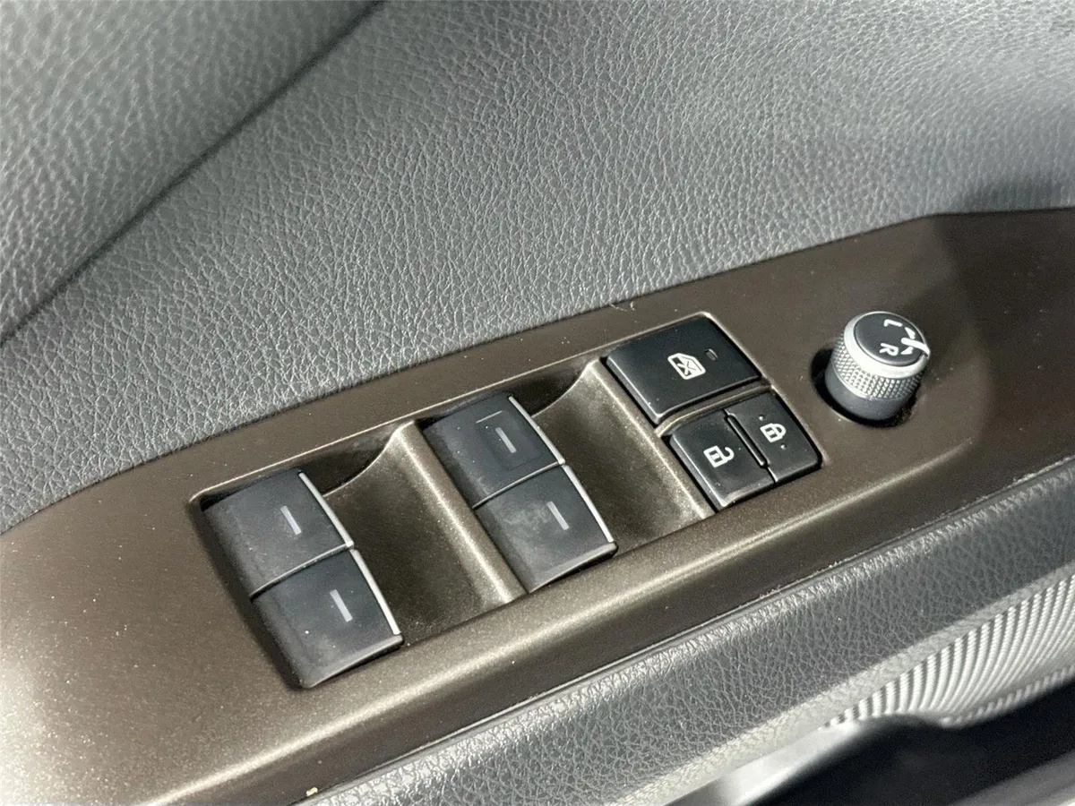 2024 Toyota Camry XSE V6 thumbnail 28