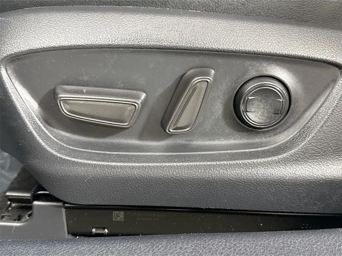 2024 Toyota Camry XSE V6 thumbnail 30