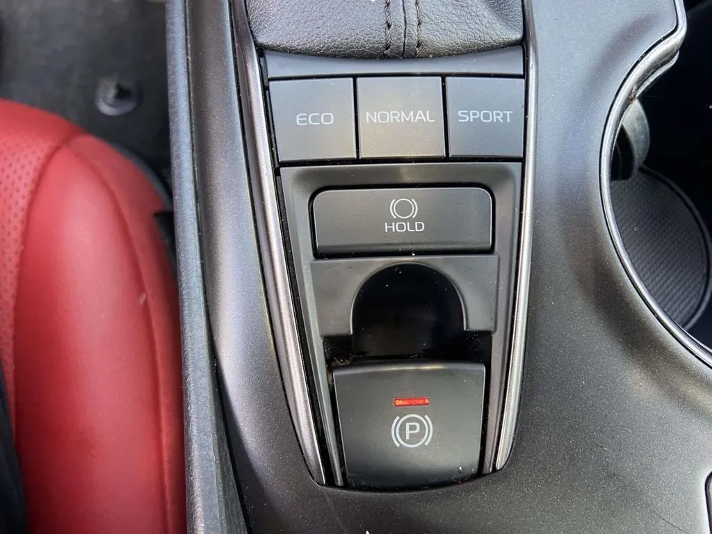 2024 Toyota Camry XSE V6 thumbnail 31