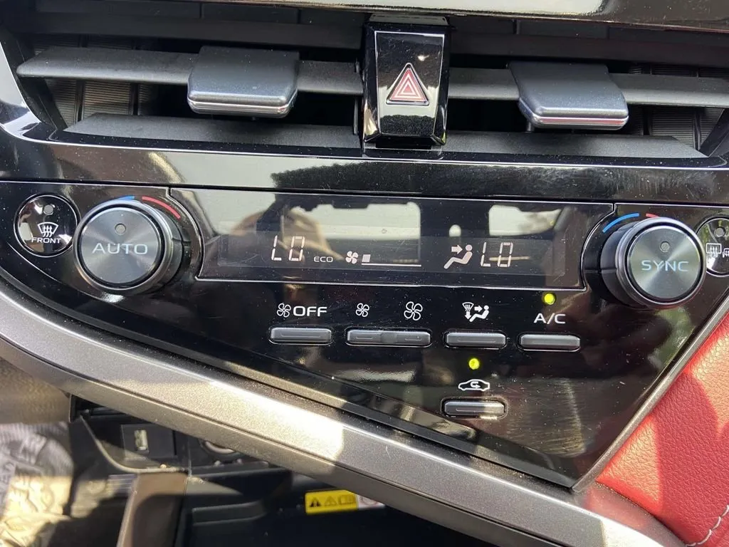 2024 Toyota Camry XSE V6 thumbnail 32