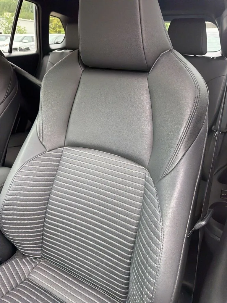 2024 Toyota Corolla Cross thumbnail 5