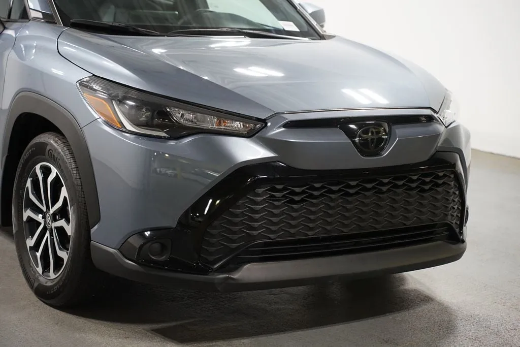 2024 Toyota Corolla Cross Hybrid SE thumbnail 4