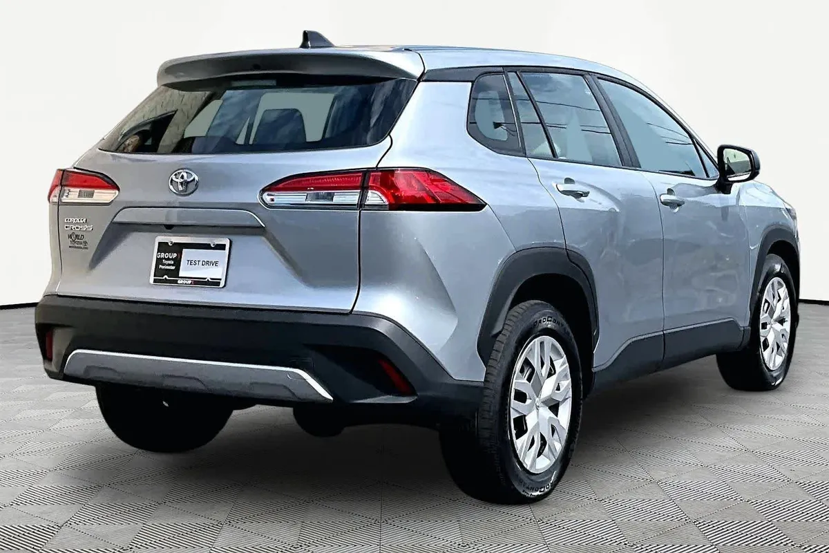 2024 Toyota Corolla Cross L thumbnail 13