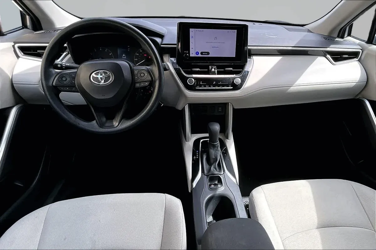 2024 Toyota Corolla Cross L thumbnail 16