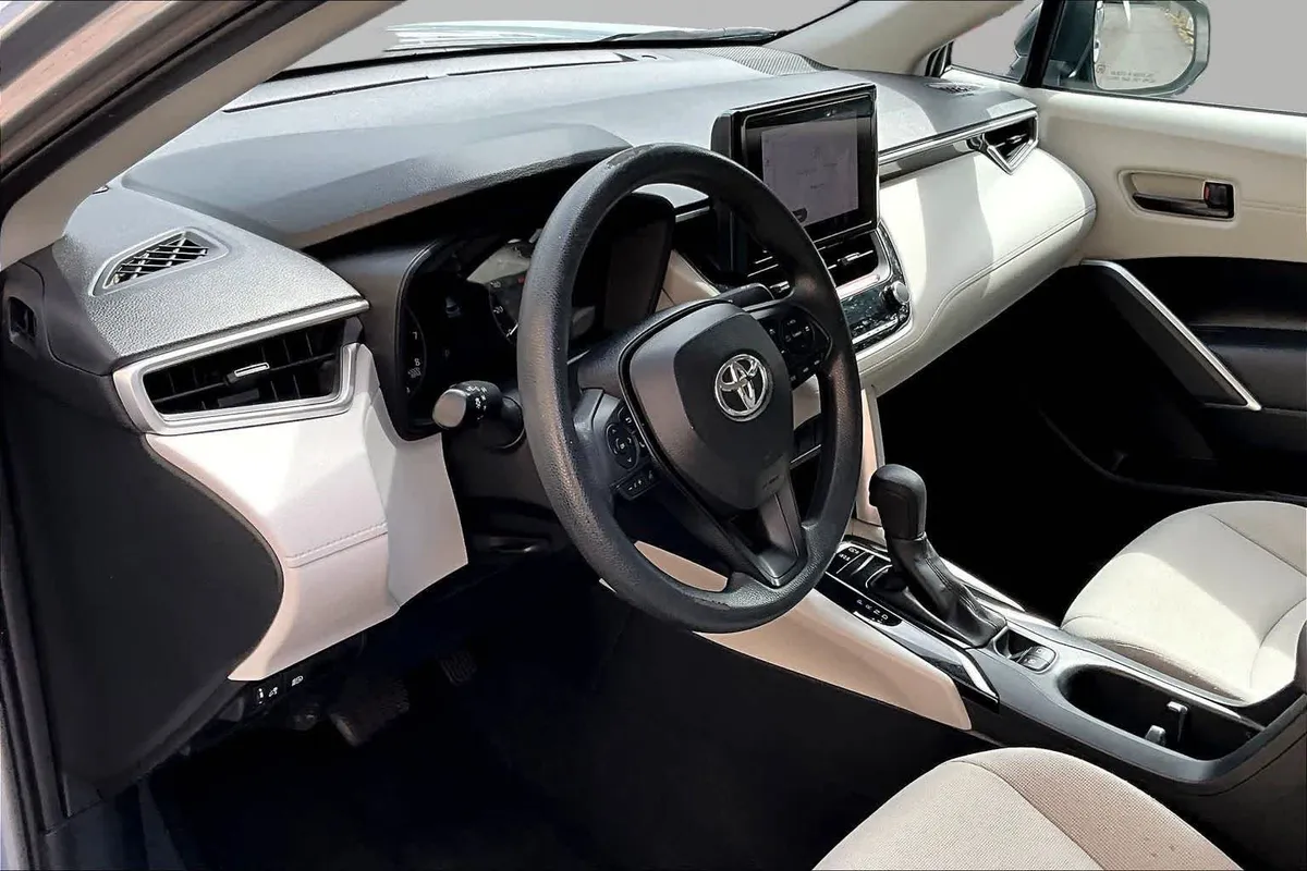 2024 Toyota Corolla Cross L thumbnail 18