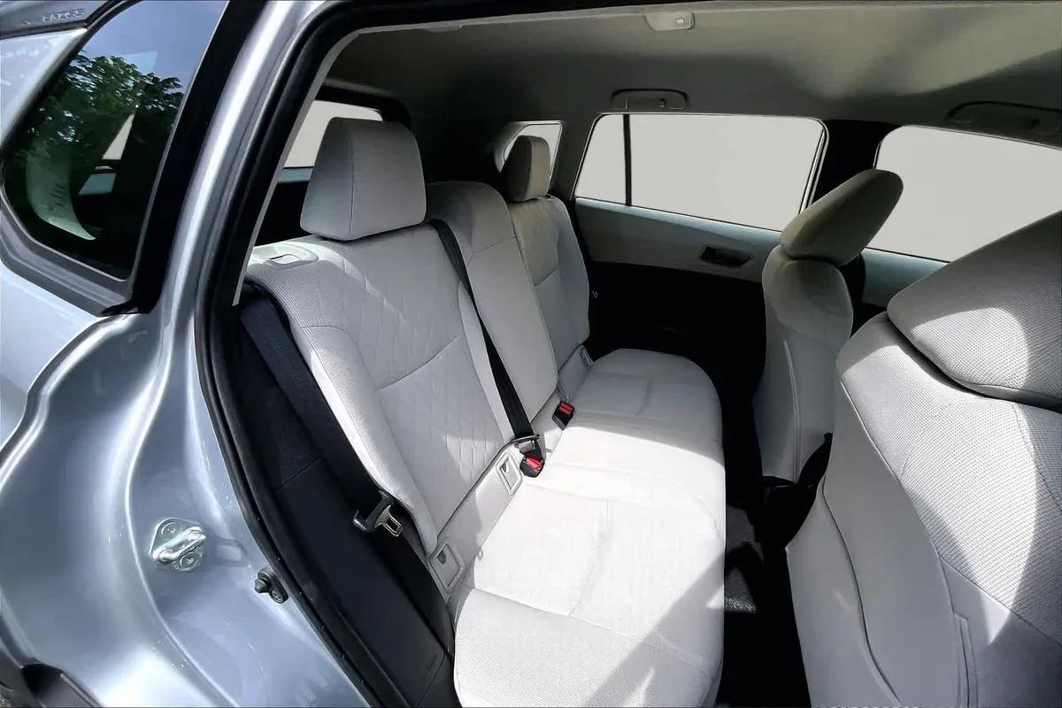 2024 Toyota Corolla Cross L thumbnail 20