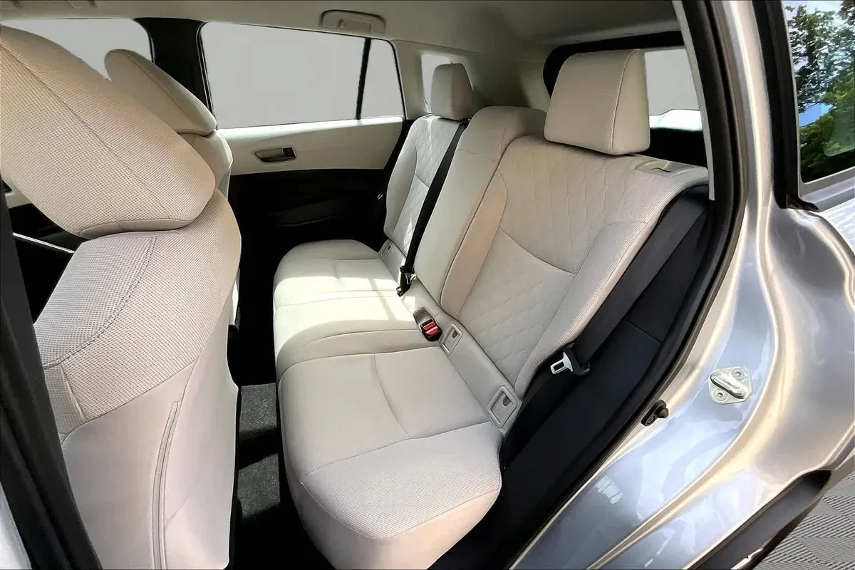 2024 Toyota Corolla Cross L thumbnail 21