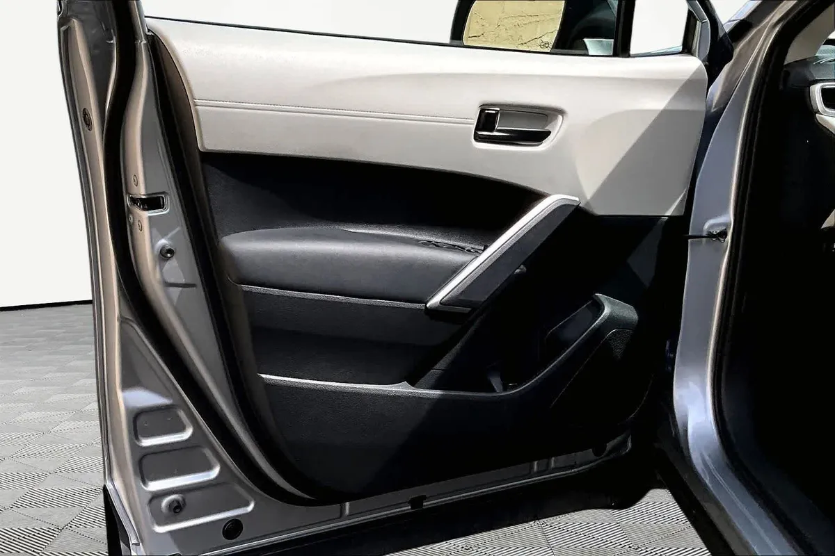 2024 Toyota Corolla Cross L thumbnail 22