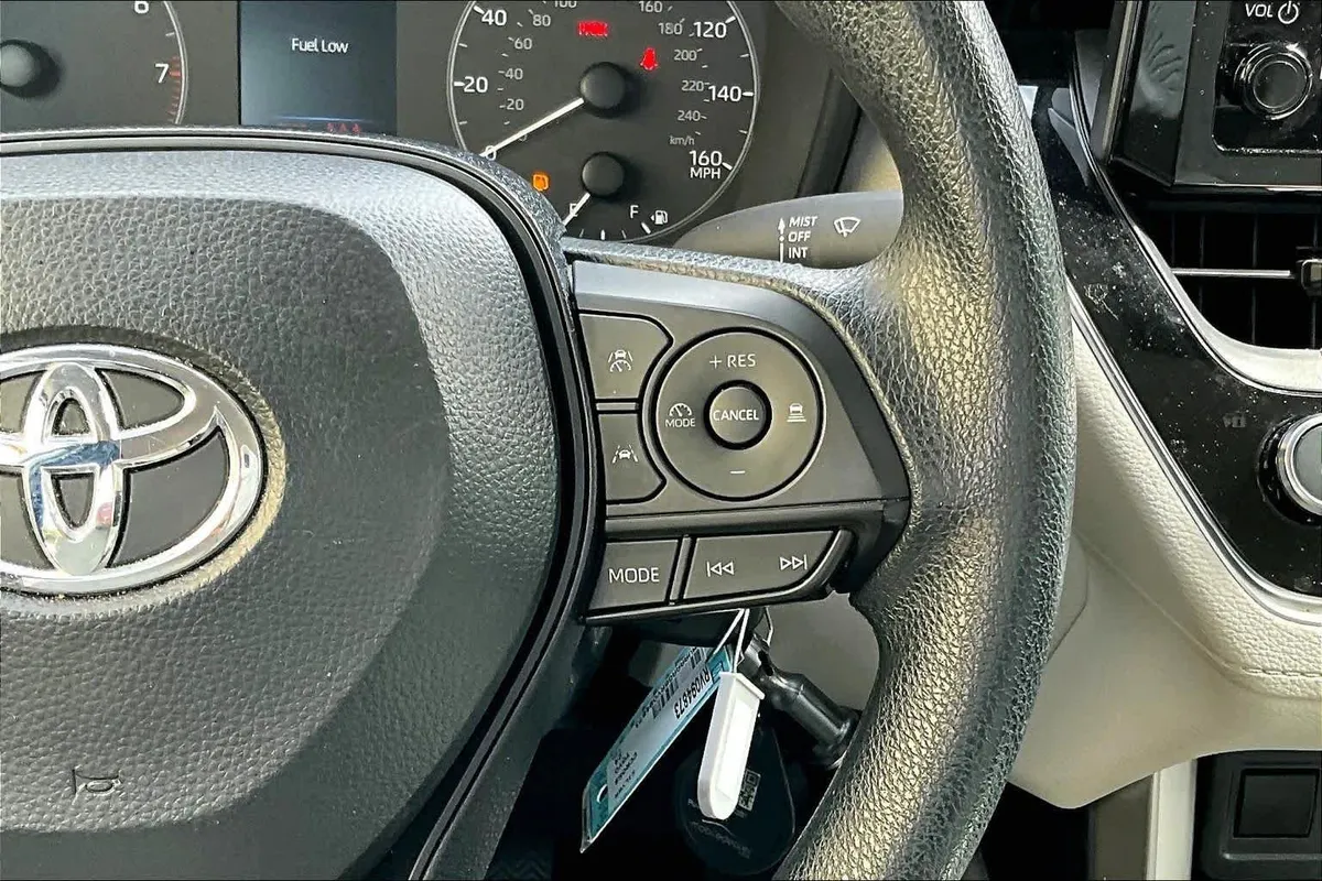 2024 Toyota Corolla Cross L thumbnail 25