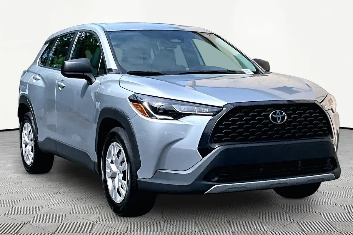 2024 Toyota Corolla Cross L thumbnail 3