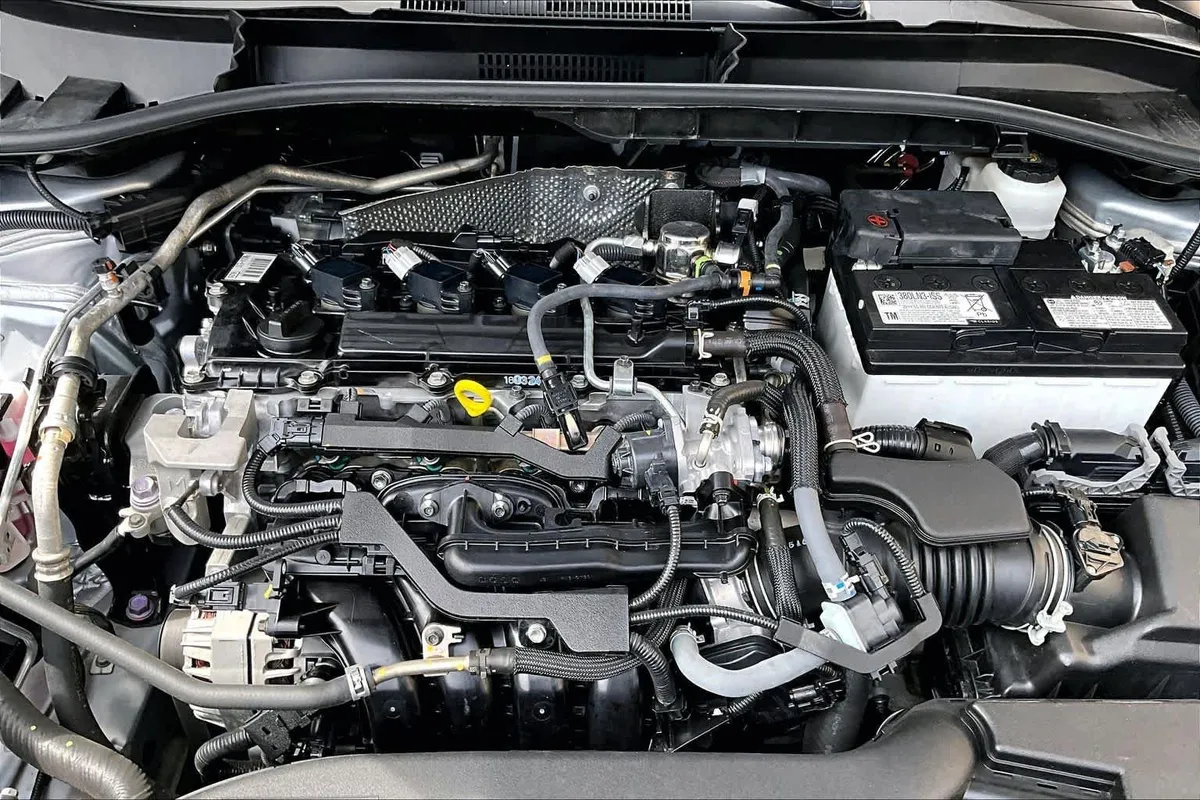 2024 Toyota Corolla Cross L thumbnail 32