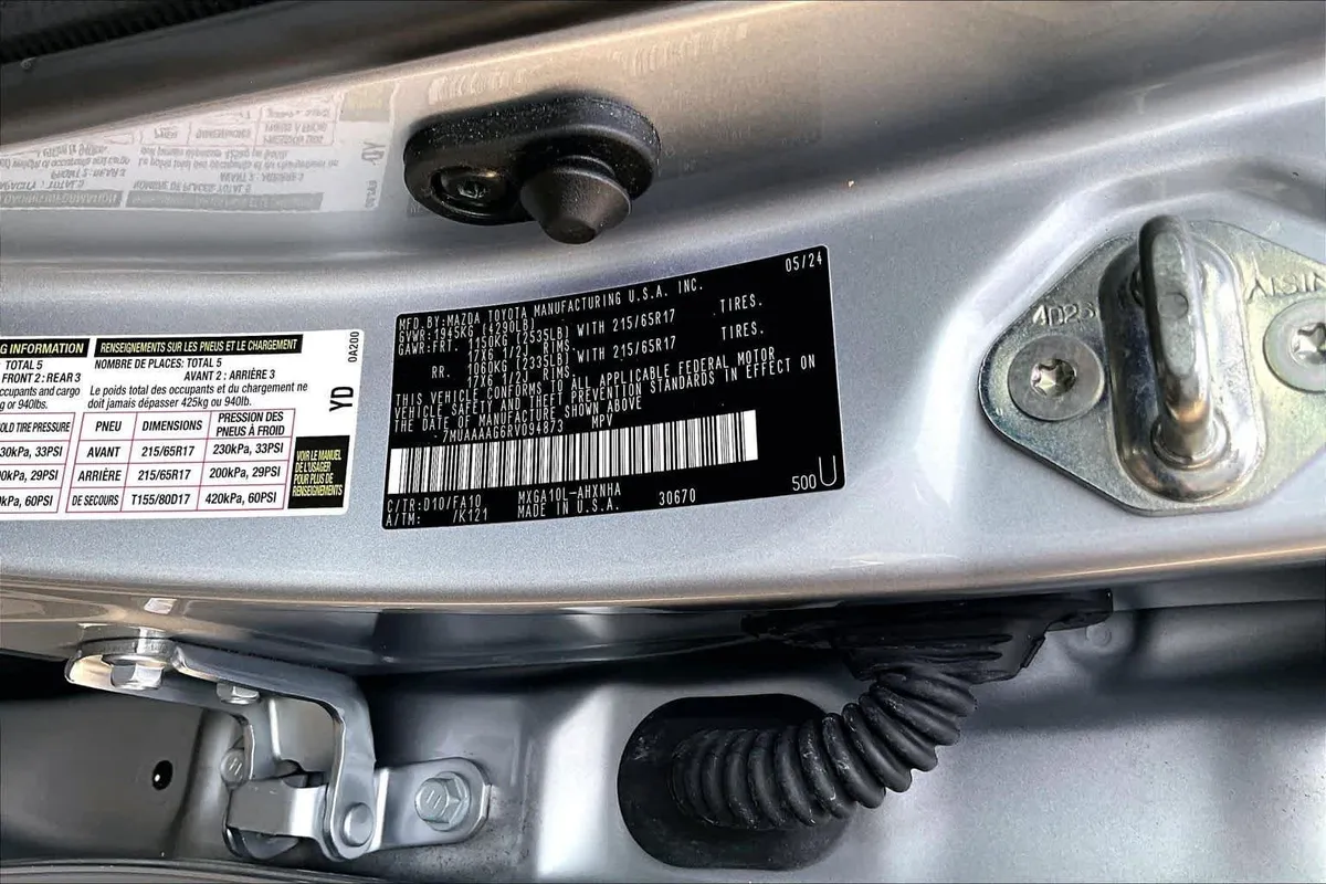 2024 Toyota Corolla Cross L thumbnail 34