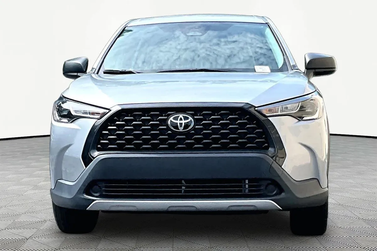 2024 Toyota Corolla Cross L thumbnail 4