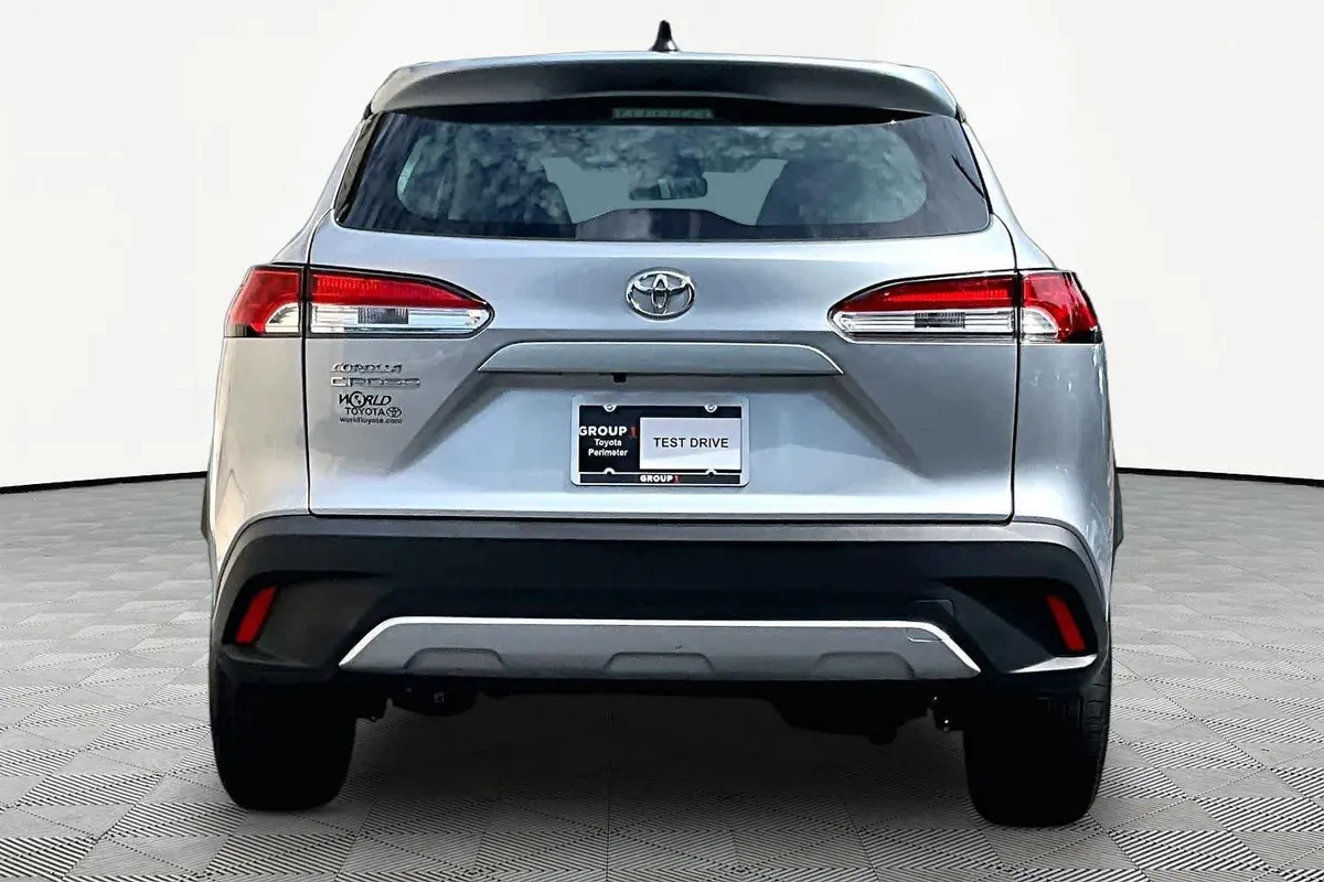 2024 Toyota Corolla Cross L thumbnail 5