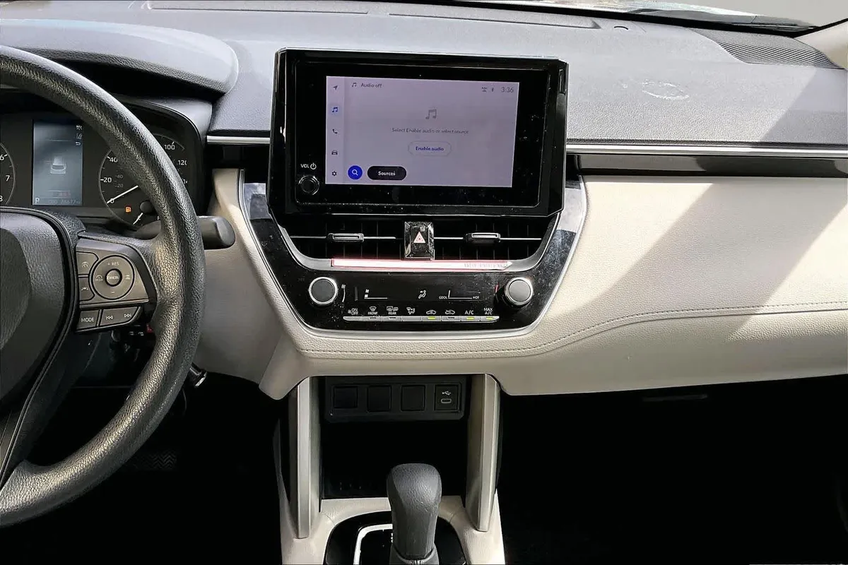 2024 Toyota Corolla Cross L thumbnail 7