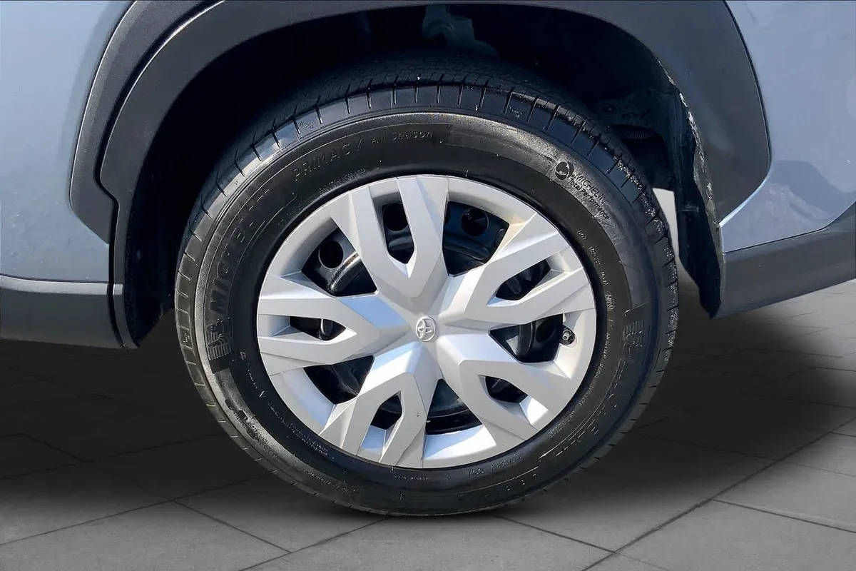 2024 Toyota Corolla Cross L thumbnail 11