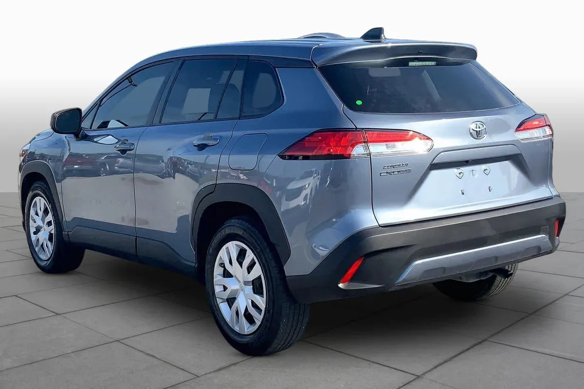 2024 Toyota Corolla Cross L thumbnail 12
